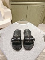 Dior 魔术贴拖鞋 夏日沙滩度假必备单品 极简风格轻便舒适 原版开模抽真空发泡底 超贴合脚感 Christian Dior刺绣布面款 钢印皮面款 Size：3