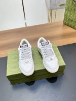 Gucci Screener系列G G水晶运动鞋410顶级代购级别古奇S早春新款 这款全新运动鞋以20世纪70年代的经典运动鞋为灵感打造，巧妙融入了多个Gucc