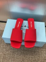 工厂p价p prada 2025 春夏走秀新款低跟方头女鞋 普拉达明星同款字母跟果冻色露趾凉拖鞋 材质:鞋面进口真丝面料+水染羊皮内里+意大利真皮大底 跟高:3