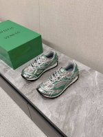 BV Orbit运动鞋 情侣款老爹鞋 超火爆的一款Runner运动鞋，刷爆各大网红主博大咖们都纷纷抢先秀；小红书疯狂种草系列 采用轻质科技网布面料，搭配几何图案