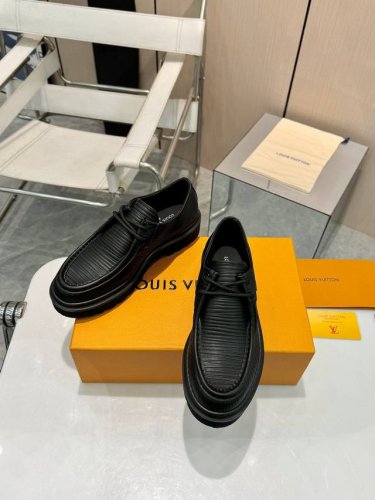 情侣必备！Lv 乐福鞋，爱与品质同行 有哪个时尚精能拒绝一双经典 Lv 呢？创立于 1854 年的路易威登，以卓越品质、创新设计和精湛工艺成为时尚界的传奇，承载
