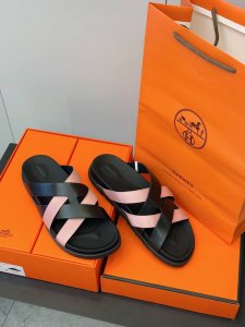 hermes男士 Kazimir拖鞋-顶级品质 编织饰若和小牛皮机能凉鞋 以 H 标志性图案为灵感的交织鞋面打造休闲造型 可谓夏日良伴 进口牛皮+牛皮内里+橡胶