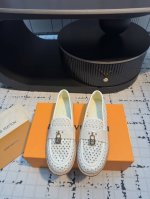 lv路易威登Louis Vuitton 25Ss 春夏 冲孔乐福鞋 市场高端产品质量 最新原版饰扣 官网原版拆解原版订制漆皮 采用进口羊皮作内裡 垫脚结合完美鞋