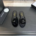 Chanel 25B新款山茶花系列拖鞋 绝美山茶花系列很难不爱 鞋面麂皮 内里羊皮 真皮大底 原版开模山茶花 跟高平底 2.5Cm Size:35-39 其他码