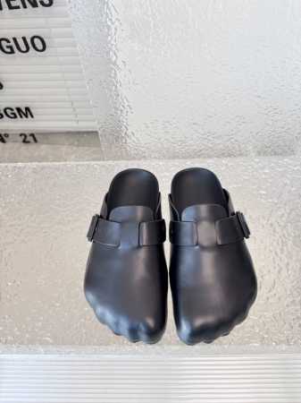 男10 Balenciaga 巴黎世家sunday Mule 勃肯系列 巴黎世家的设计风格一直以来都是风格明显.暗黑.机车.夸张不走寻常路的 这双demna早早 - 点击图像关闭