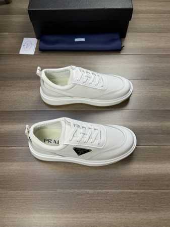 工厂价 Prada 普拉达 -高端品质 原单 -鞋面：开边珠小牛皮、品牌高丝光帆布、鞋身品牌金属扣件 -内里：水染牛皮 -大底：超轻tpr 橡胶; 双色成型大底 - 点击图像关闭