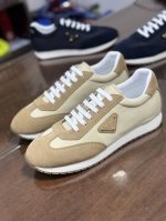 436 Prad*普拉达2025春夏新品男士高端运动鞋，这款运动鞋休闲百搭，选用进口牛皮打造，进口羊皮内里，轻质发泡大底，脚感非常舒适，运用柔和简洁的线条勾勒出
