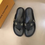 Outs *Uitto* 新爆款男士拖鞋，高端精品，原版牛皮材质，精细做工，鞋底超软，休闲宽松舒适型，经典老花设计，夏季必入哦Size：38-45