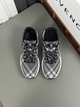 Givenchy 纪梵希 -高端品质 原单 -鞋面：纳帕小牛皮、反绒小牛皮、鞋身高丝光布匹、热切品牌logo -内里：垫脚；品牌帆布 -大底：超轻耐磨绒 橡胶； - 点击图像关闭