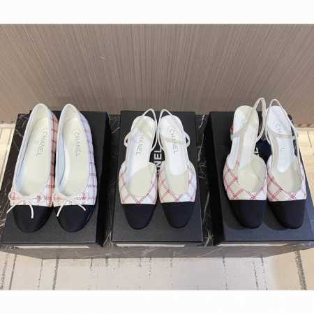 Chanel 奶奶香菱格纹芭蕾舞鞋，侧空凉鞋~~ 时尚走秀款 拼接色混搭，最新电绣菱格Logo工艺，1.5cm平跟 6.5cm粗跟小logo点缀，演绎时尚！怎么 - 点击图像关闭