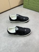 gucci 古驰 -高端品质 原单休闲运动板鞋 -鞋面：纳帕小牛皮、品牌高丝光帆布、鞋身空压品牌图腾、鞋舌.后跟；丝印品牌Logo图腾 -内里：水染牛皮 -大底