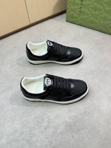 gucci 古驰 -高端品质 原单休闲运动板鞋 -鞋面：纳帕小牛皮、品牌高丝光帆布、鞋身空压品牌图腾、鞋舌.后跟；丝印品牌Logo图腾 -内里：水染牛皮 -大底