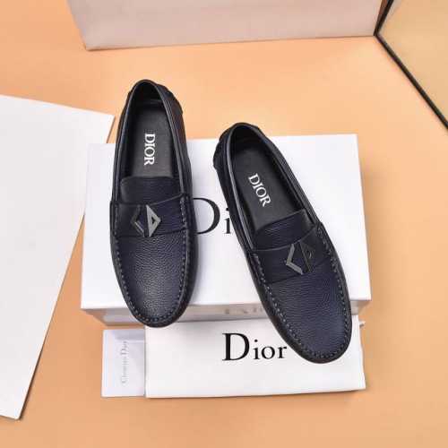 羊里 品质 DIOR 迪奥最新报到 实拍爆卖豆豆鞋DIOR 新款豆豆鞋比利时籍设计师Martin Margiela出任古奇鞋履设计师 y魅力十足 奢华风格绅士鞋