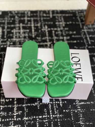 代购级 loewe 罗意威 25Ss 春夏新品 拖鞋 疯狂种草简约设计感觉更干净优雅 让你念念不忘 颜色也很耐看漂亮 上脚瞬间气质十足气场 简直无敌帅气有型 鞋