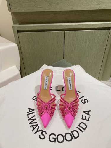 Aquazzur* 菠萝早春专柜新品仙女时装鞋系列，大量上新同步官网全系列均可定制龙年主打一个火爆，全网各大网红纷纷开秀，绝美的穿搭系列！ ★★★★★ 鞋面 金