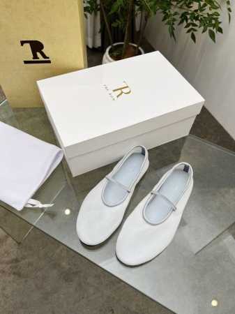 高品质出品 The Row2025新款小众法式网纱女鞋，超级透气的一双平底鞋，这双简直就是年度梦中情鞋 年度必入高级感从里到外散发了 一定要入 面料：网纱 垫脚 - 点击图像关闭