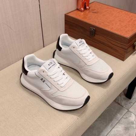 新款: 厂价: 阿玛尼armani* 最新爆款休闲鞋，顶端品牌奢侈～代购，顶级～质量。鞋面選用进口透气牛皮搭配材质透气羊皮垫脚 精细做工。原版个性时尚柔软橡膠耐 - 点击图像关闭