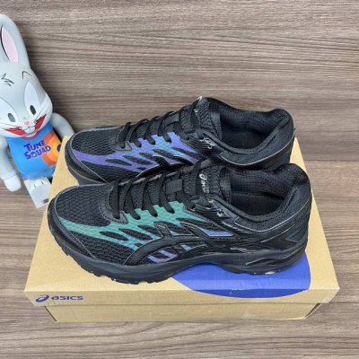 顶级版本Asics Gel-Flux 4 舒适减震反光回弹低帮 黑紫 货号: 1011A6 06 包装:全套得物配件毒盒配纯棉袜子一副。 码数:36 36.5