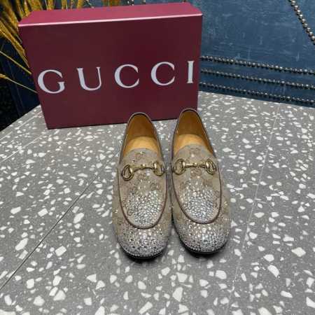 Gucci 古驰顶级品质①面料：牛皮 牛皮压字母 字母材料点钻②内里／垫脚:羊皮里③大底：原版意大利真皮底④码数：35-42 40.41.42定做不退换 包装： - 点击图像关闭