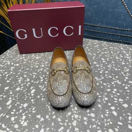 Gucci 古驰顶级品质①面料：牛皮 牛皮压字母 字母材料点钻②内里／垫脚:羊皮里③大底：原版意大利真皮底④码数：35-42 40.41.42定做不退换 包装：