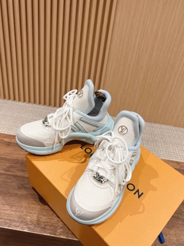橙子出厂价p louis Vuitton 路易威登 Lv新配色 休闲老爹鞋 弓形运动鞋 不断的新品系列加入了更多配色细节 少女心爆棚 尽显青春活力 日常穿搭超级