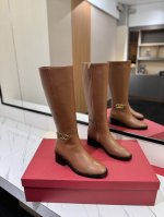VALENTINO华伦天奴 外腰设计小V扣高级辣妹kelly Jumping骑士靴顶级牛品匠心好货经典再现拒绝不了的款式谁穿都好看 优雅风格，创造不一样的感觉