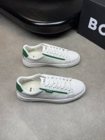 Boss 博思 -高端品质 原单休闲运动板鞋 -鞋面：纳帕小牛皮、鞋身.后跟丝印品牌Logo -内里：品牌帆布，垫脚；水染牛皮 -大底：超轻Tpu发泡；成型大底