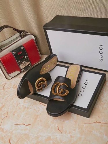 工厂p价 女装女鞋 运动原单 Gucci拖鞋出货了，设计简约大气，脚感舒适。搭配任意着装都尽显品位、气质，鞋面头层牛皮，内里羊皮，35-40码。41-42码可以
