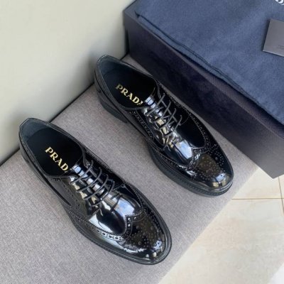 爆款推荐Prada 普拉达顶级代购品质 鞋面进口擦色开边珠 鞋头雕花设计 牛皮内里 私模Tpu大底 防滑耐磨有弹性 时尚百搭 黑色 灰色 蓝色 酒红色 39-4