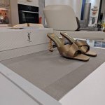 橙子出厂价p Saint Laurent 圣罗兰 Ysl字母跟拖鞋 交叉带真丝方头高跟拖 高跟凉鞋 春夏季走秀主推爆单款，新品上线，圣罗兰首款“经典字母Syl铁