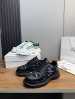 工厂P价 麦昆.Mq顶级版本.情侣爆款，常年热卖 Alexander Mcqueen高版本再次升级为最高品质.代购级别 面料：意大利进口真丝网高质感 抗水擦不变