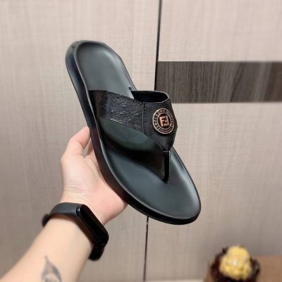 拖鞋: 新款: 厂价 F迪 Fend* 高版本 系列拖鞋顶级代购男士 专柜同步发售，意大利进口原版精选牛皮，做工考究， ，鞋底： 超舒适 原厂特供原版底，独家双