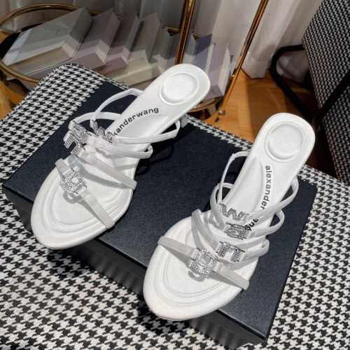 Alexander Wang 大王美艳新系 ......SS24 一双女汉子都拒绝不了的单品 ...... 真心太太太太太太美了 蹬上它,有什么Party拿不下