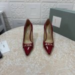 TOM FORD顶级版本 高品质 2024新款官网同步 1:1开模 TF扣饰单鞋 鞋面：漆皮 垫脚：羊皮 跟高：10.5cm 鞋底：AAA级原版杏色真皮大底 S
