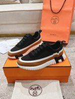 顶级版本2024ss Hermès 爱马仕 初秋新品情侣款 休闲鞋拼色设计MM风 超前时尚 简约高级 随意搭配 上脚非常轻便舒适鞋面：麂皮 牛皮内里：羊皮大底：