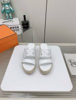 出厂女款 顶级版本 H家 秋冬新款 HERME*S最近火到不行的麻绳包边厚底一字拖，搭配各种彩色袜子，潮爆了 鞋面：进口小牛皮 内里：进口混种羊皮里 大底：麻绳