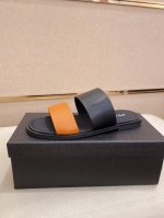 工厂p价 prada 拖鞋 顶级代购 男士春夏拖鞋专柜同步 鞋面意大利进口牛皮搭 标志图形高品质工艺 鞋底 原厂特供原版底 独家活动成型底超级舒适 原厂跟单货