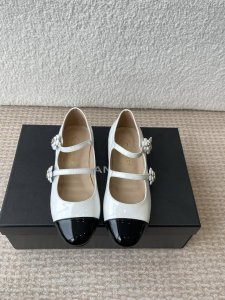 Chanel小香 25Ss 早春新款 粗跟玛丽珍单鞋，复古法式优雅感，高级感十足 香奶奶菱格中空玛丽珍凉鞋，最近很火的一双凉鞋！露脚设计直接拉长腿型！很显白的神