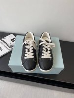 prada 普拉达 25Ss 春夏新款 德训鞋 休闲鞋 精工制造 缝线均匀 皮质质感一览无余 多色拼接 时尚大方 柔软舒适透气 鞋舌饰有经典字母Logo p家经