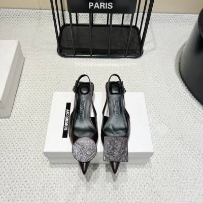 出厂: 独家顶级版本 Jacquemus 小众潮牌 25Ss春夏新款 尖头鸳鸯扣单鞋系列 尖头低跟单鞋 几何图形设计 圆扣 方扣 新颖时尚大方，性感不失优雅，很