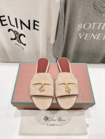 高版本出厂 Loro Piana* Lp 诺悠翩雅2025Ss春夏新款拖鞋 市场顶级品质 极简高级大方～高级而舒适的气息～ 夏天当然就得美美哒～ 上脚柔软舒适度