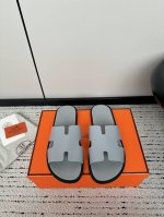 情侣款 Hermes爱马仕Lzmir系列 情侣款 老舅鞋 复古 二舅拖鞋 H拖 凉鞋 原版购入开发 做货 小牛皮和麂皮山羊皮凉鞋，经典“H”型鞋面 此鞋款是您衣