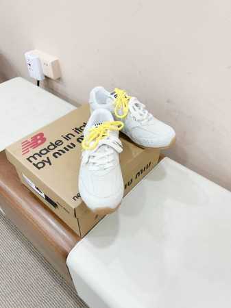 已认证 Miumi* X New Balanc联名款Nb运动鞋 Miu Mi*大秀上爆出的这双与New Balanc*联名款运动 球鞋 后全球各大代购官网火爆上 - 点击图像关闭