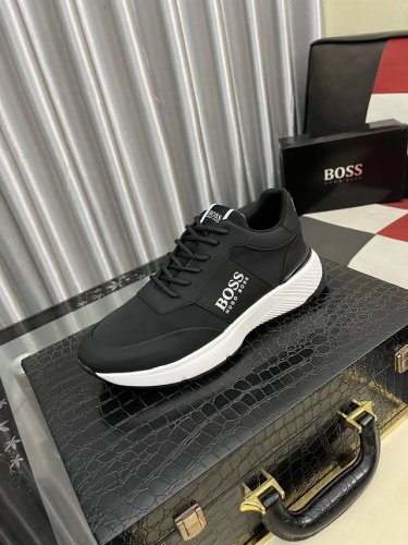 出厂价Pp： Boos 男鞋休闲鞋原单品质鞋面采用进口小牛皮，超透气舒适内里做工精细，高端大气。有时尚典范造型。发泡透明耐磨大底，穿着舒适，值得拥有。码数：38