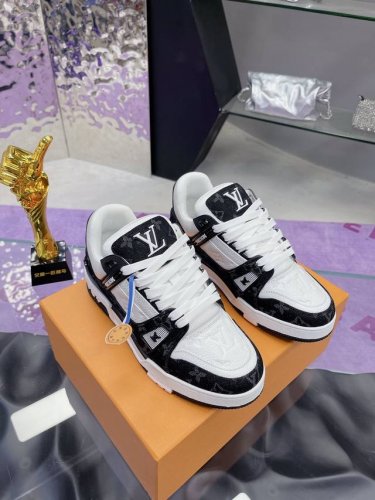 p直销 原版开发 品质出货 欢迎对比 Lv板鞋系列 Lv Trainer Maxi运动鞋将成衣系列的宽松廓形引入Virgilabloh笔下的Lvtrainer运