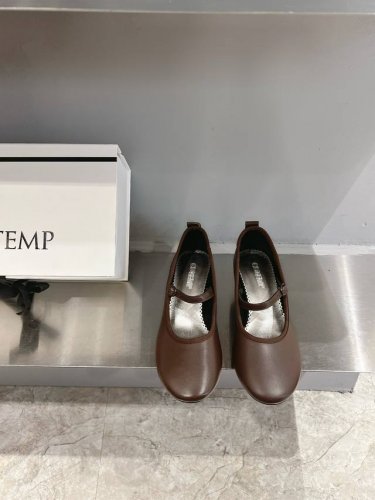高品质 Cotem* 飞燕跳舞鞋 你们催的小鸟系列鞋来啦 真的超级好看 代购级别 时髦精必备 鞋面：定制进口羊皮 内里：进口羊皮 大底：意大利进口真皮大底 码数