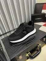出厂价Pp： 阿玛尼Armani* 最新爆款休闲鞋，顶端品牌 奢侈～代购，顶级～质量。 鞋面選用进口透气牛皮搭配材质透气羊皮垫脚 精细做工。原版个性时尚柔软橡膠