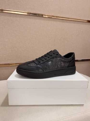 迪奥 Dior 新款休闲运动风男鞋 全新春夏季款设计 完美做工 系带懒人款打造装柜品质 鞋面 进口头层牛皮 羊皮内里柔软舒适 超轻Tpu耐磨大底 简约 百搭风时