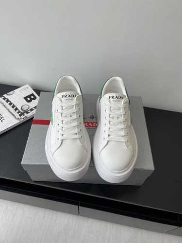 prada 普拉达 25Ss新款 休闲 厚底小白鞋 情侣款 p家时尚小白鞋 重版推出 高品质出货 优雅大方 上脚舒适 超级经典 上脚超轻超级舒适 面料丝稠牛皮