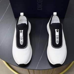 出厂价 情侣款 Dior 迪奥 -高端品质 原单 -鞋面：进口双层针织、鞋舌品牌塑胶logo -内里：垫脚；柔软 高韧性布匹 -大底：超轻tpu发泡 橡胶：双色